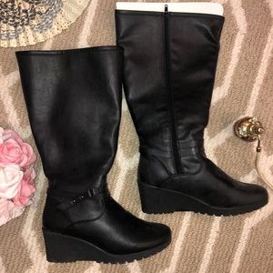 NWOT! Black zip up WARM wedge boots 9 wide
